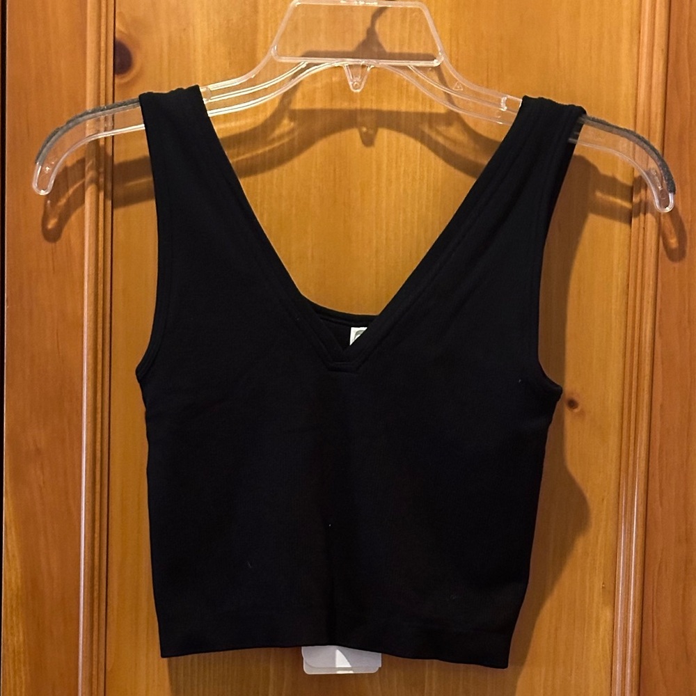 FABLETICS Women's Cloud Seamless V-Neck Crop Tank - Picture 5 of 16